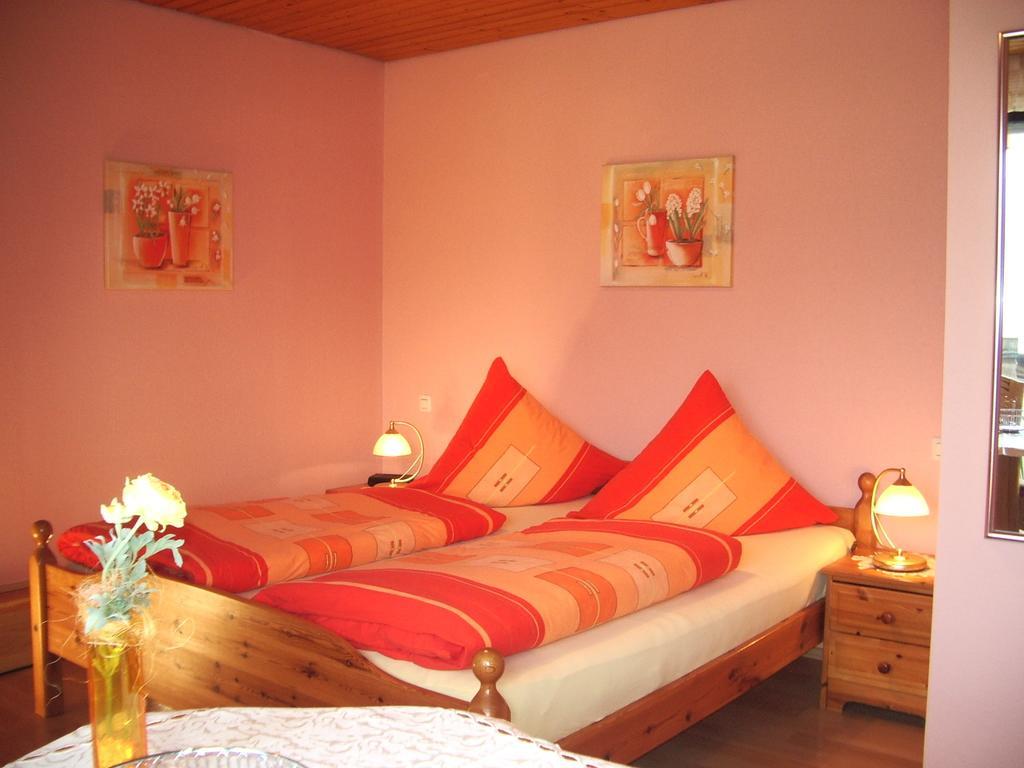 Hotel Gaestehaus Resi Zeltingen-Rachtig Habitación foto