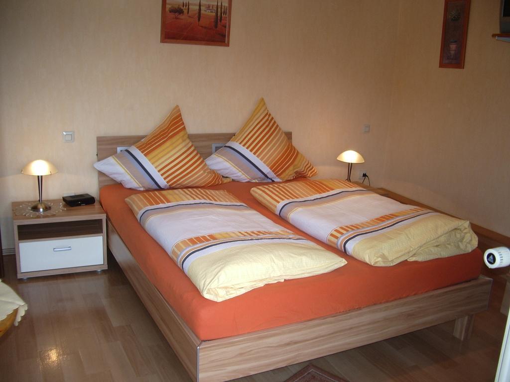 Hotel Gaestehaus Resi Zeltingen-Rachtig Habitación foto